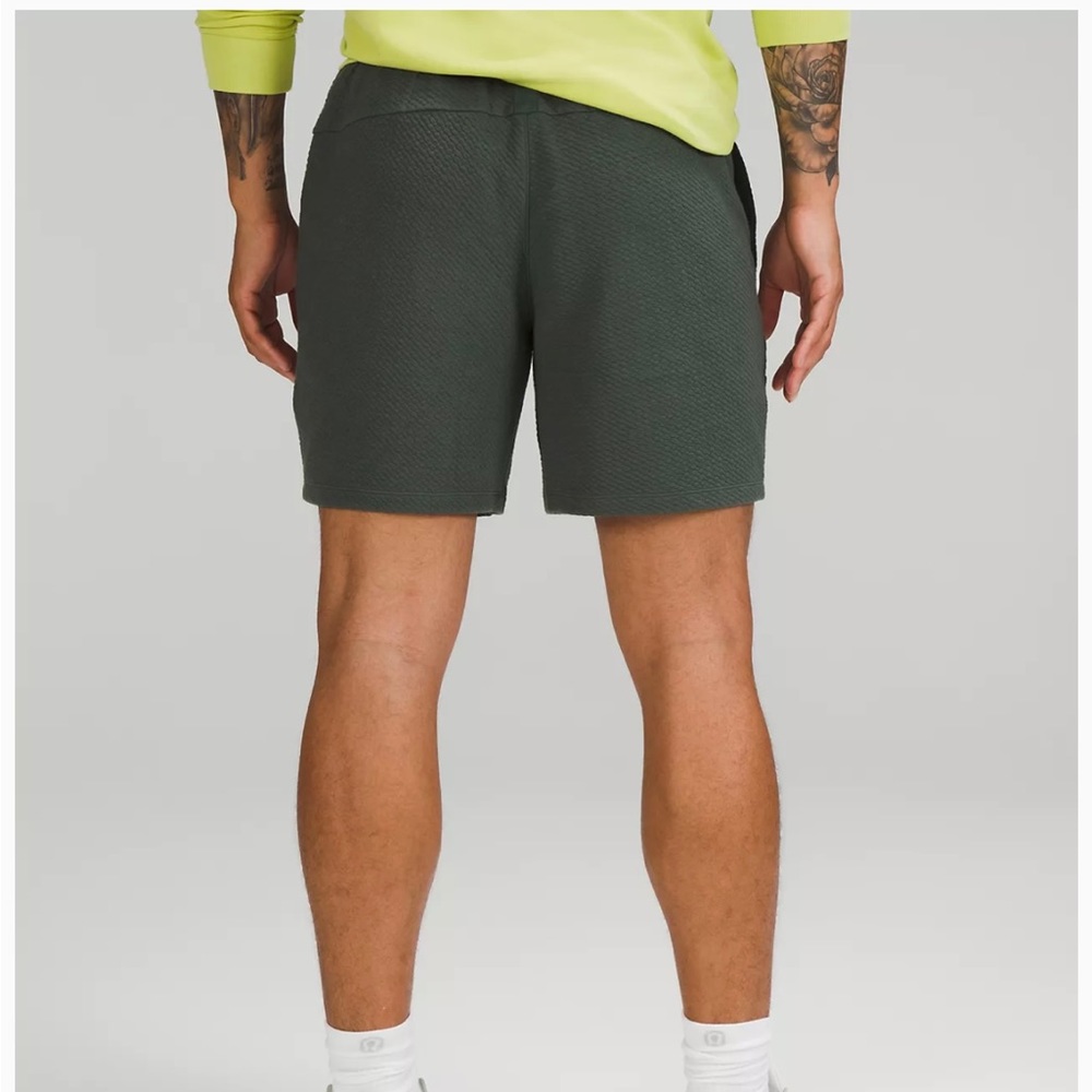 NWT!! Lululemon Mens-Ease Short - Picture 3 of 4